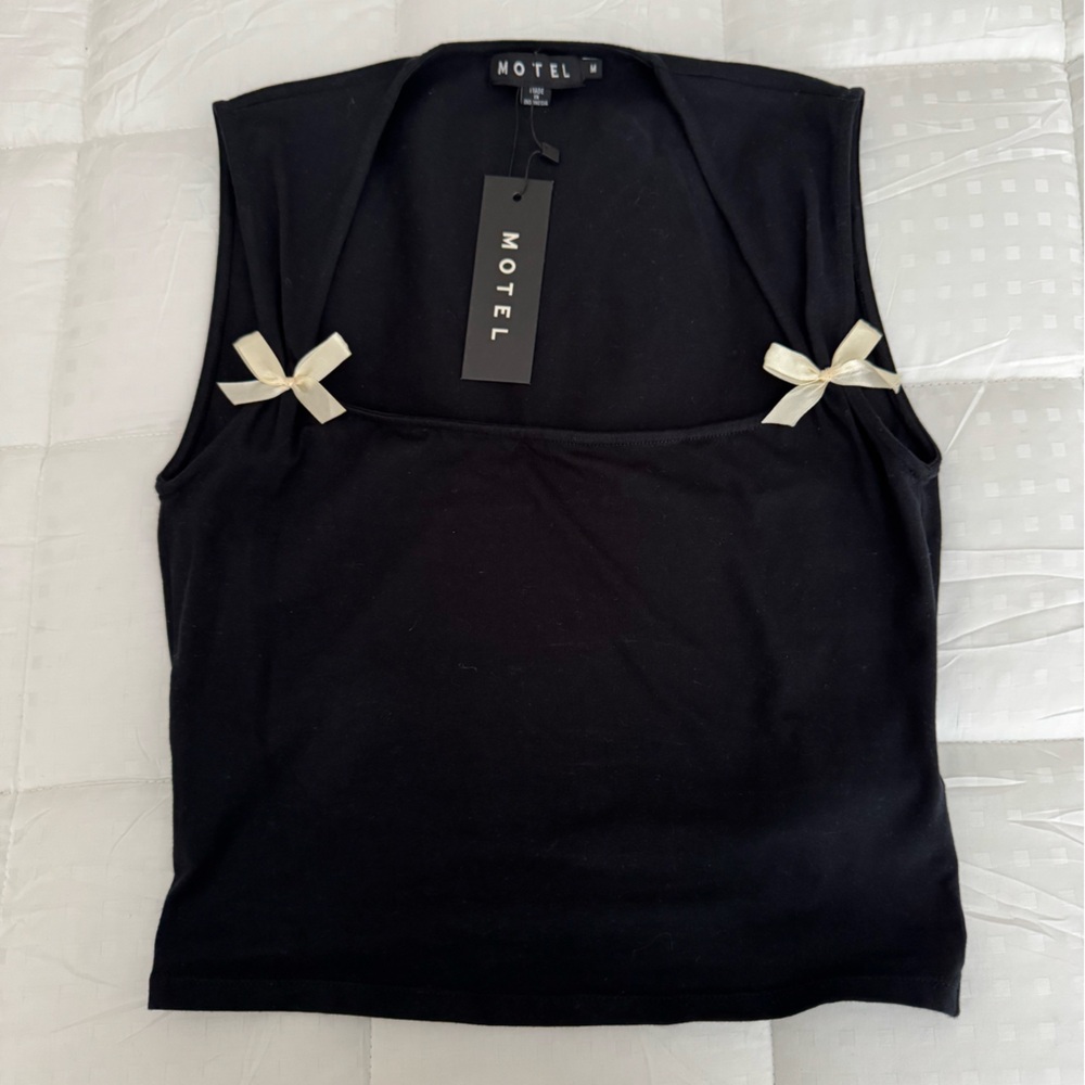 NWT Motel Rocks Bow Tank